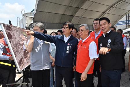 2024年5月6日_2行政院長陳建仁視察「楠梓園區聯外交通計畫」推動情形S__10272834_0　共7張