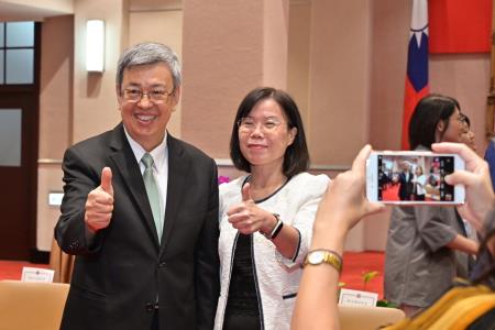 2024年5月16日行政院長陳建仁出席行政院惜別茶會 　共15張