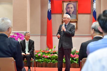 2024年5月16日行政院長陳建仁出席行政院惜別茶會 　共15張