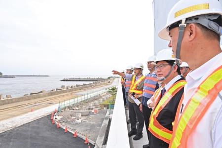 2024年5月13日_2行政院副院長鄭文燦視察東港鹽埔漁港水產加工及冷鏈物流中心S__4038908_0 　共9張