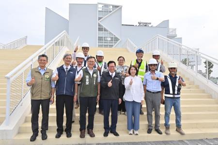 2024年5月13日_2行政院副院長鄭文燦視察東港鹽埔漁港水產加工及冷鏈物流中心S__4038909_0 　共9張