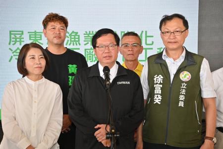 2024年5月13日_1行政院副院長鄭文燦視察屏東縣漁業國際化冷鍊加工廠、枋寮區漁會製冰廠 聯訪照 　共9張