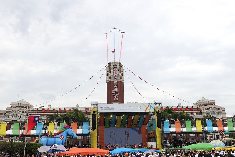 就職慶祝大會 空中分列式及雷虎小組衝場