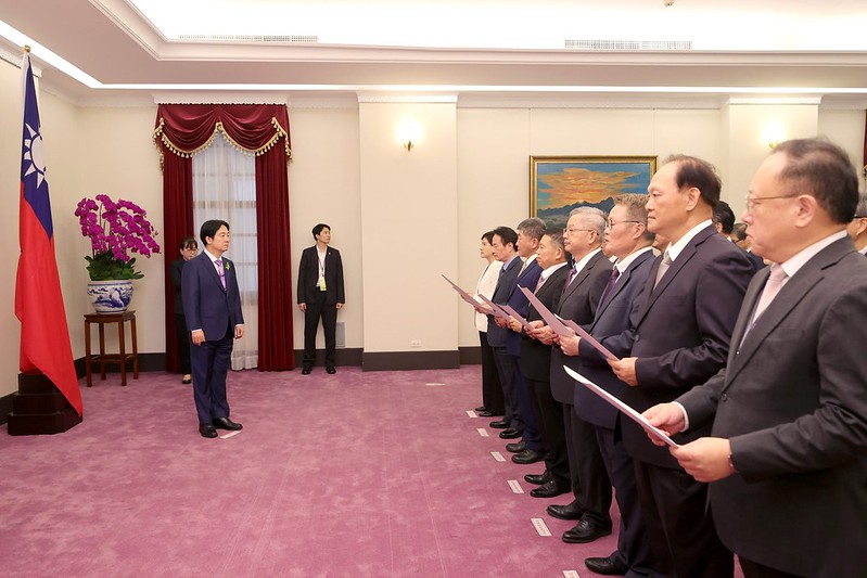 總統以監誓人身分主持行政院副院長、國史館館長、行政院及考試院各部會首長宣誓典禮
