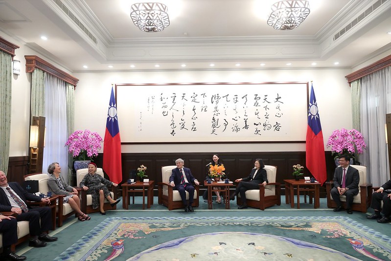 總統接見「英國『台英國會小組』慶賀團及英國對台貿易特使」