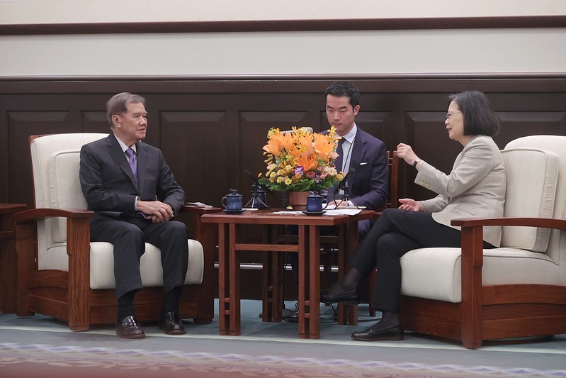 接見新加坡慶賀團　總統盼支持臺灣加入CPTPP　創造雙邊更豐富的就業及貿易機會