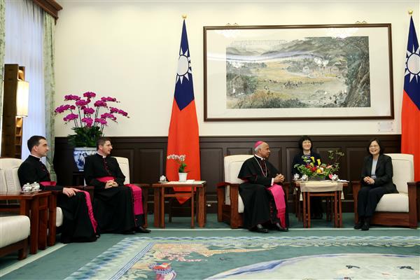 接見來台參加就職活動外賓，總統感謝友邦長期支持我國參與國際事務