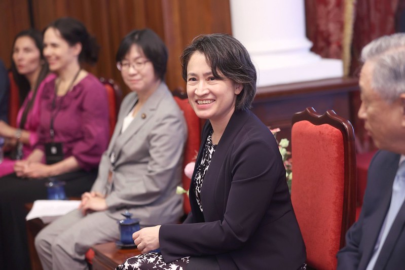 蕭美琴副總統今（29）日上午在臺北賓館接見「對中政策跨國議會聯盟」（IPAC）訪團
