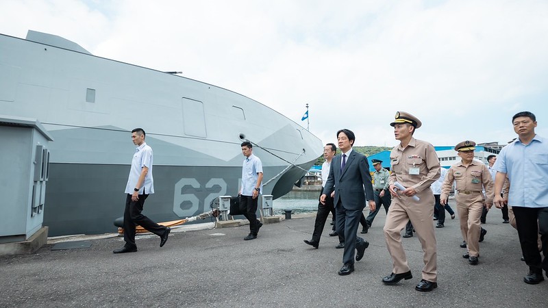 總統前往旭江軍艦視導，了解船艦設備與勤務執行狀況