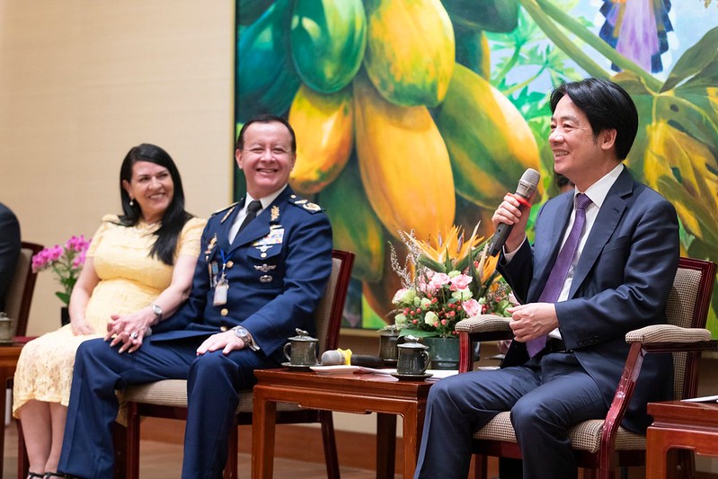 總統接見國防大學「113年遠朋西語高階軍官班」