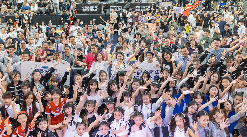 出席街舞小學校開幕式　副總統邀大家一起共舞　展現自己的故事與自信