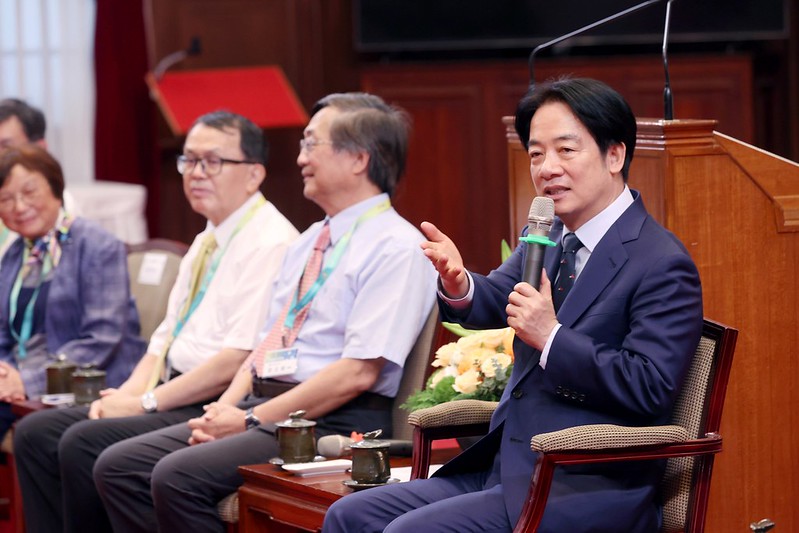 總統接見國際科展代表團　期許同學保持對科學研究的熱情　為臺灣科學發展貢獻力量