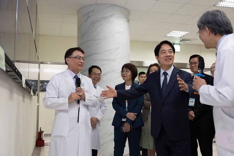 總統視察臺中榮總智慧醫療　期許提升臺灣人民健康　發揮國際交流功效