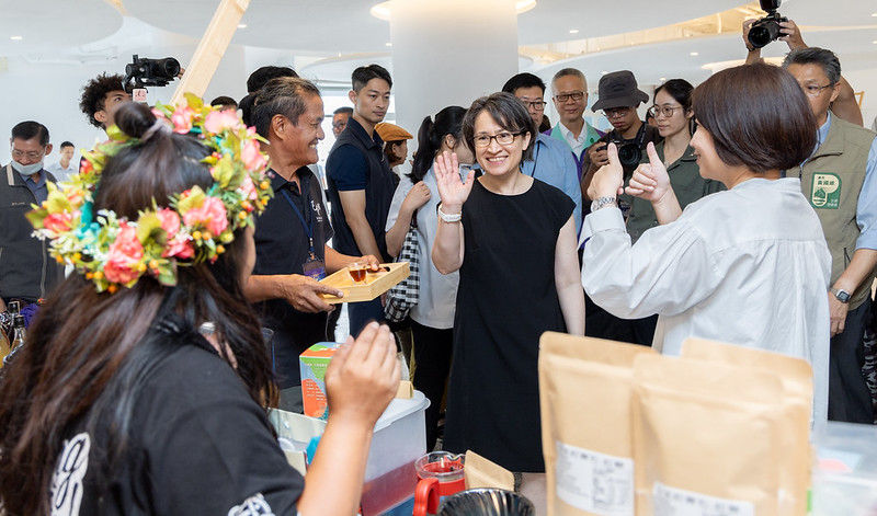 副總統參觀鹽琉線船運服務中心