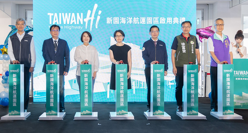 副總統與現場貴賓一同進行啟動儀式