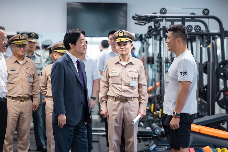 總統實地視察官兵生活與辦公大樓