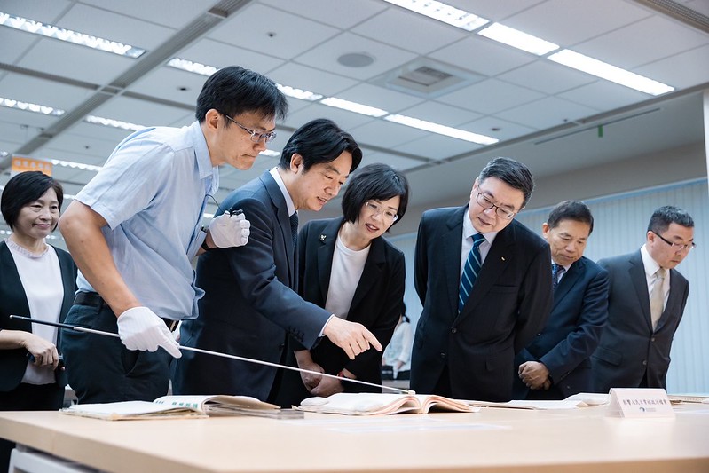 總統視察政治檔案開放應用情形　感念民主運動前輩犧牲奉獻　盼國人珍惜臺灣得來不易的民主　團結讓國家走向光明燦爛的未來