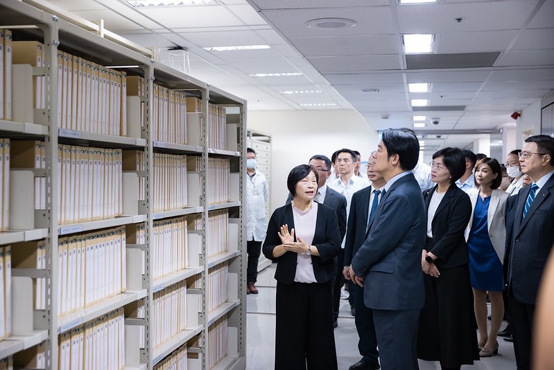 總統參觀清朝時期台南監獄地契、228事件相關資料及戒嚴解密檔案