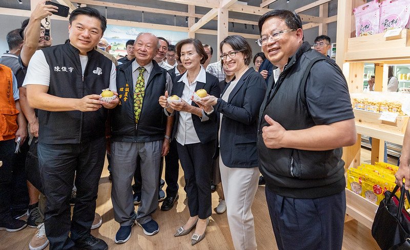 副總統參觀「頭圍農驛品牌館」
