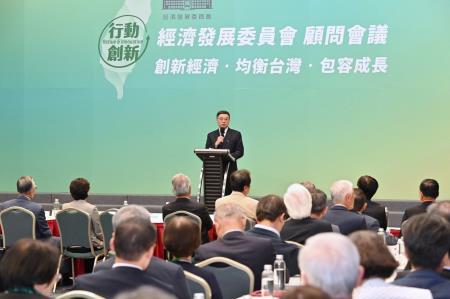 2024年9月3日行政院長卓榮泰出席「行政院經濟發展委員會」顧問會議2 　共8張