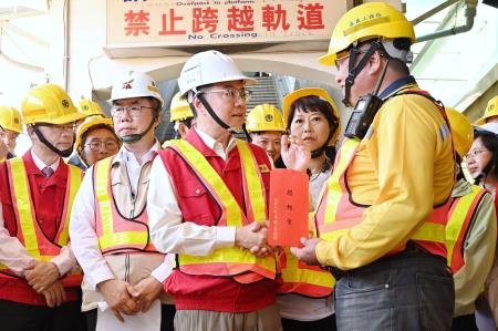 2024年8月1日行政院長卓榮泰視察臺鐵後壁至南靖段鐵路路基沖毀搶修情形
