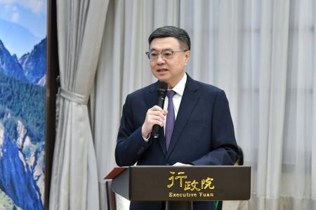 卓院長今(2)日接見英國在台辦事處鄧元翰代表一行照片_4 共7張　共7張