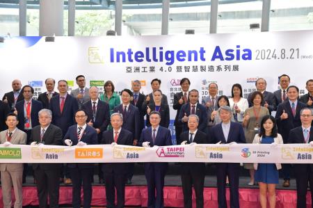 2024年8月21日行政院長卓榮泰出席「台灣機器人與智慧自動化展」、「台北國際自動化工業大展」暨同期展會聯合開幕典禮。　共10張