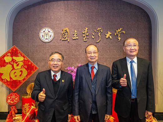 蛇舞新篇 乙巳年新春團拜圖