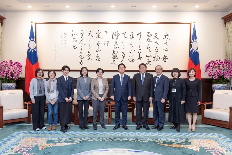 賴清德總統今（19）日下午接見2024美國國家圖書獎翻譯文學大獎得主&mdash;《臺灣漫遊錄》作者楊双子及譯者金翎