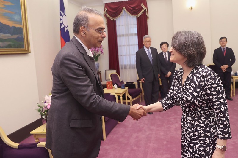 蕭美琴副總統今（6）日下午接見「世界醫師會菲利普（Ashok Philip）會長等領袖訪台團」