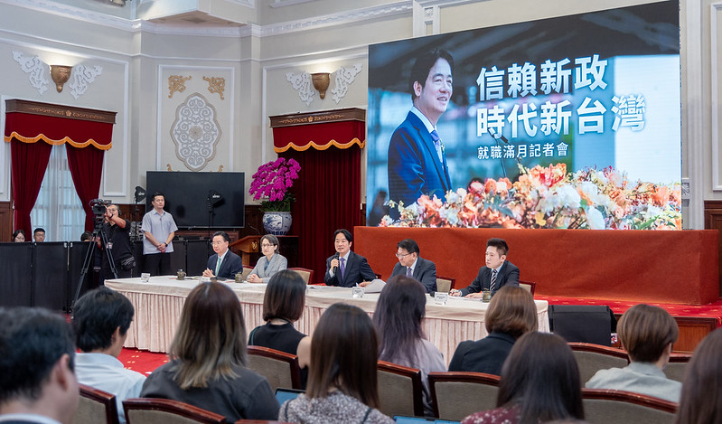 總統主持「信賴新政 時代新台灣」就職滿月記者會，宣布成立「國家氣候變遷對策委員會」、「全社會防衛韌性委員會」及「健康台灣推動委員會」