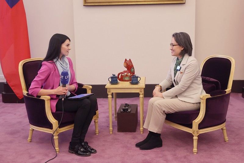 蕭美琴副總統日前接受「立陶宛國家廣播電視台」(Lithuanian National Radio and Television, LRT)專訪，針對兩岸關係、立陶宛與臺關係等議題，回應媒體提問