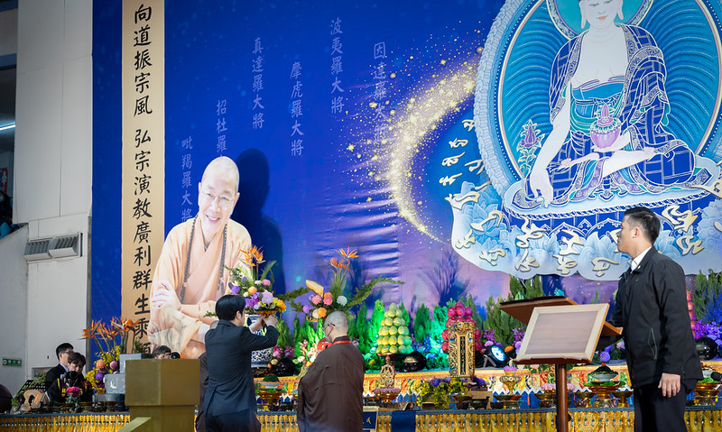 賴清德總統今（27）日上午前往新北市板橋區頒贈中國佛教會理事長淨耀法師褒揚令