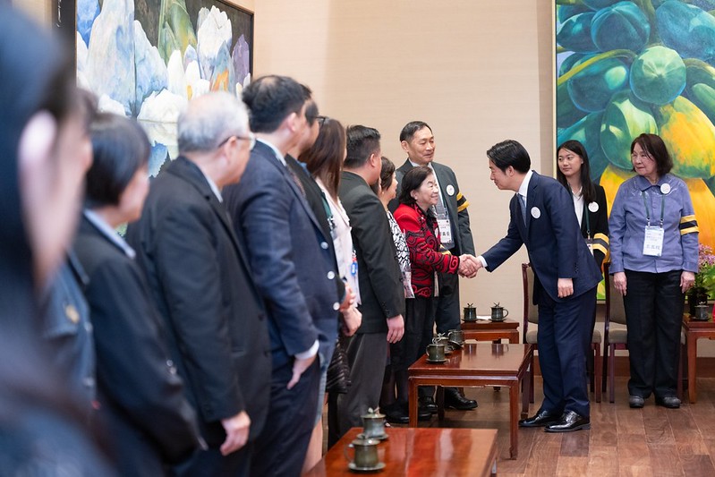 賴清德總統今（24）日上午接見「2025年海外二二八遺屬返鄉團」