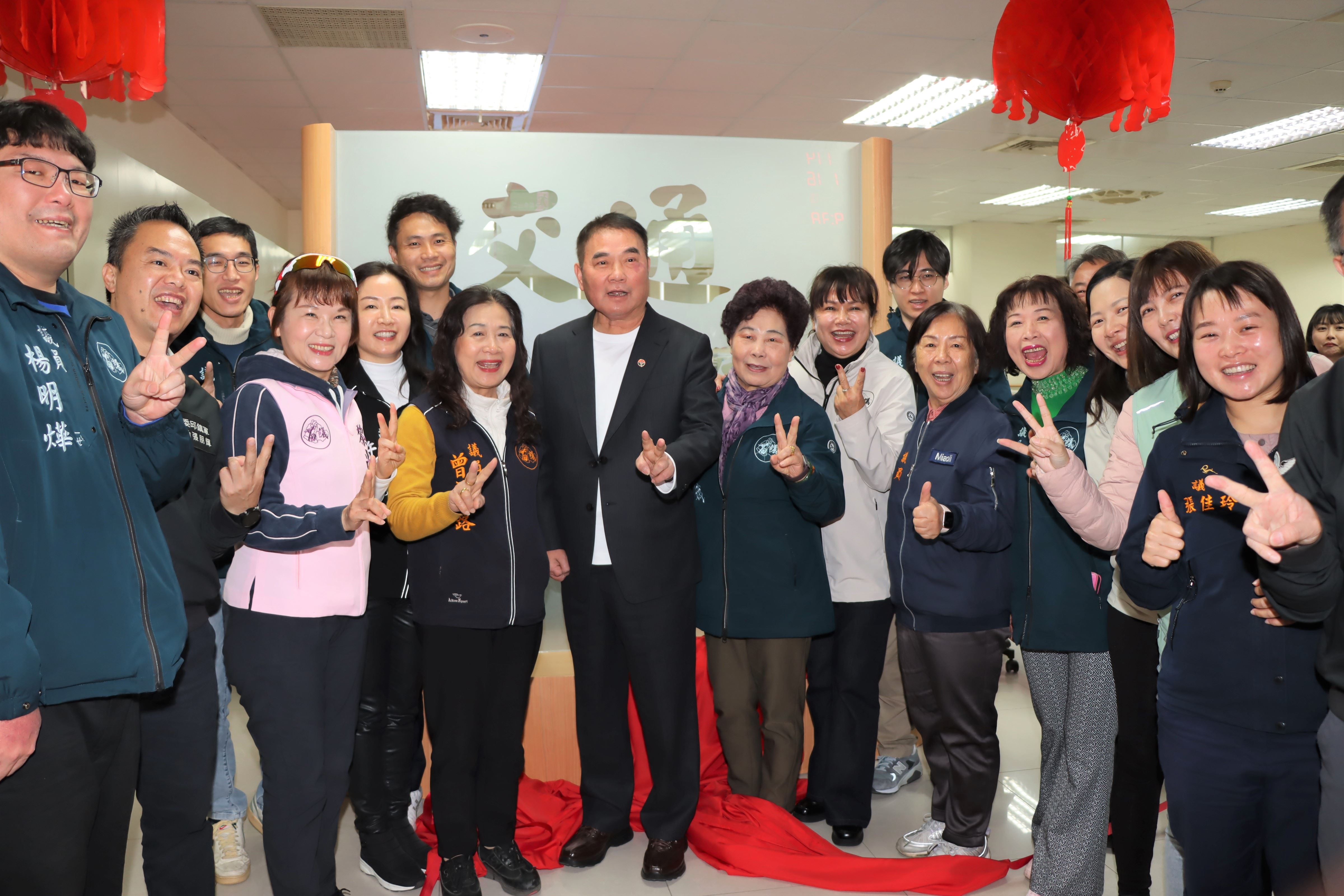 縣府交通工務處揭牌成立(含影音新聞)