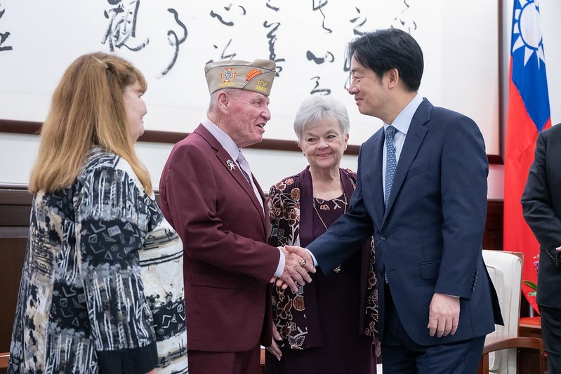 賴清德總統今（18）日上午接見「美國海外作戰退伍軍人協會」利普哈德（Alfred Lipphardt）總會長一行