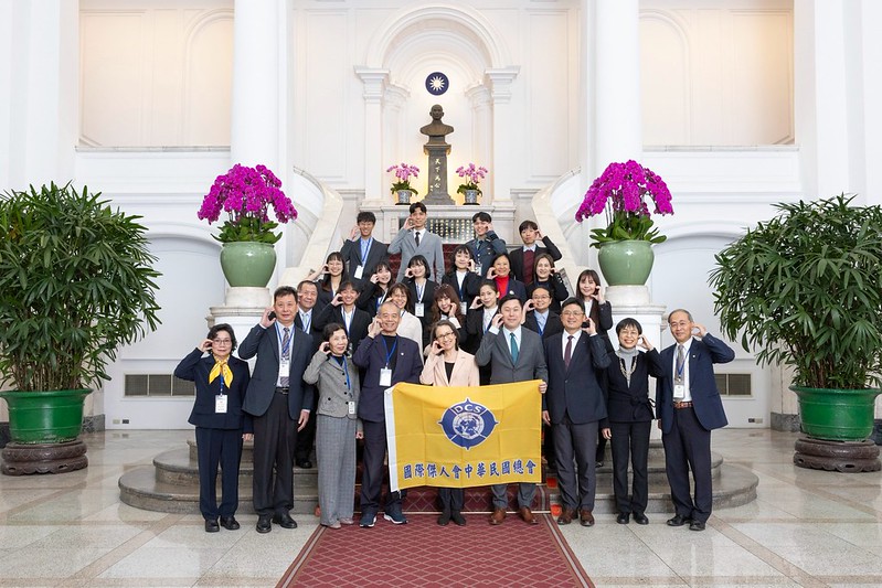 副總統接見「第31屆全國大專院校傑出服務性社團暨社團領袖傑青獎」得獎代表、指導老師及國際傑人會中華民國總會重要幹部