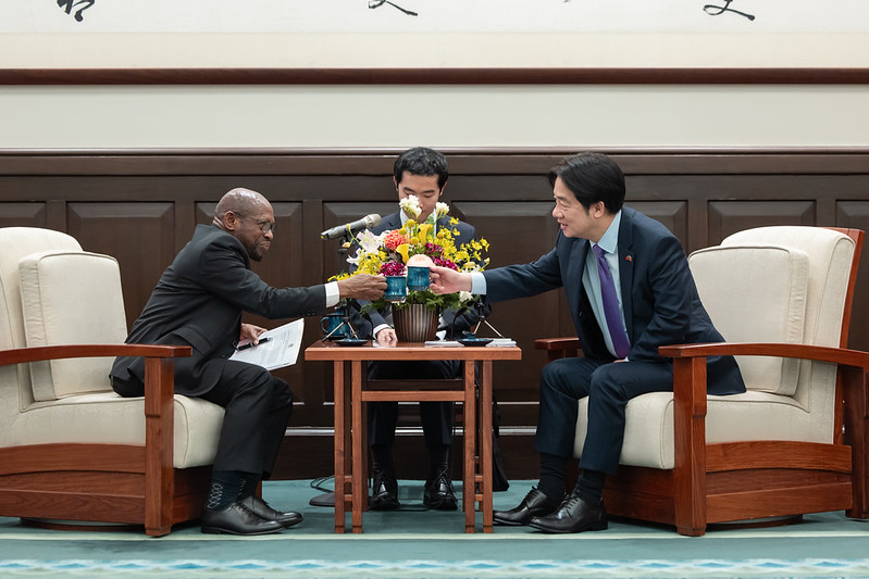 賴清德總統今（18）日下午接見聖克里斯多福及尼維斯聯邦外交部長道格拉斯（Denzil Douglas）訪團