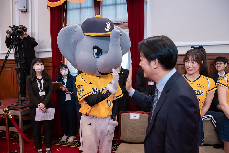 賴清德總統今（18）日上午偕同蕭美琴副總統接見「2024年中華職棒總冠軍中信兄弟球隊」