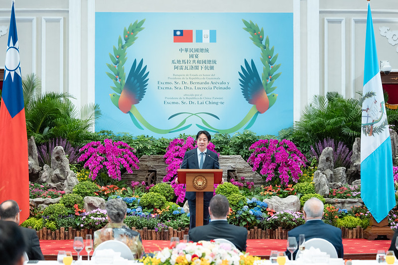 賴清德總統今（5）日午間在總統府以國宴宴請瓜地馬拉共和國總統阿雷瓦洛（Bernardo Ar&eacute;valo）伉儷