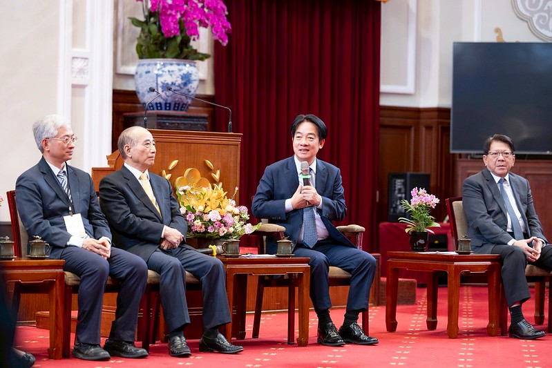 賴清德總統今（12）日上午接見第27屆「國家生技醫療品質獎」獲獎醫護機構暨生醫產業代表