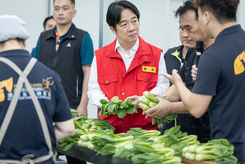 因颱風丹娜絲致災，賴清德總統今（11）日下午前往臺南視察七股區、將軍區、學甲區、柳營區、鹽水區、後壁區等災損情形