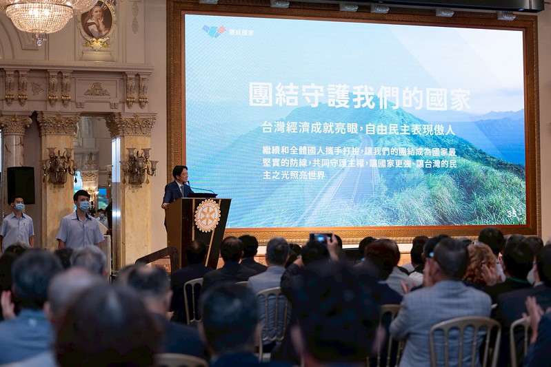 賴清德總統今（22）日晚間出席「國際扶輪社3490地區第九分區聯合例會」並進行「團結國家十講」第一講談「國家」