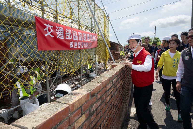 賴清德總統今（9）日上午前往臺南關心雲嘉南災後重建復原情形