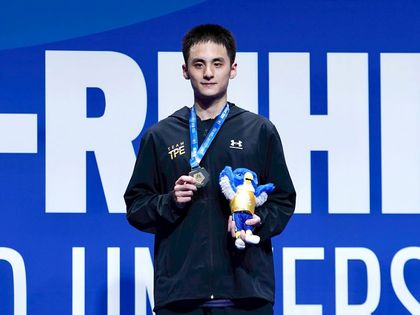 賀臺大丁彥宸同學勇奪世大運羽球男子單打金牌　師生同感榮耀圖