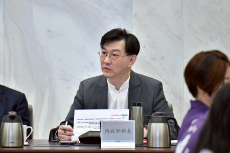 2025年8月27日行政院長卓榮泰主持「中央道路交通安全會報114年第3次會議」 　共6張