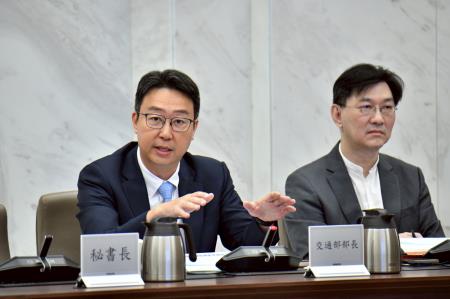 2025年8月27日行政院長卓榮泰主持「中央道路交通安全會報114年第3次會議」 　共6張