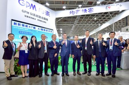 2025年8月20日行政院長卓榮泰出席「台灣機器人與智慧自動化展」、「台北國際自動化工業大展」暨同期展會聯合開幕典禮　共12張