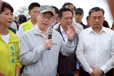 2025年7月29日行政院長卓榮泰視察臺南市後壁區菁寮排水菁長橋淹水情形排水整治