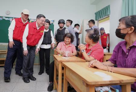 2025年7月15日行政院長卓榮泰出席「2025城鎮韌性（全民防衛動員）演習」臺中場次（急救站及救濟站作業演練）